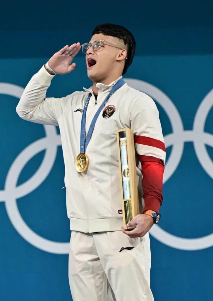 Rizki Juniansyah, closing ceremony, bendera merah putih, angkat besi