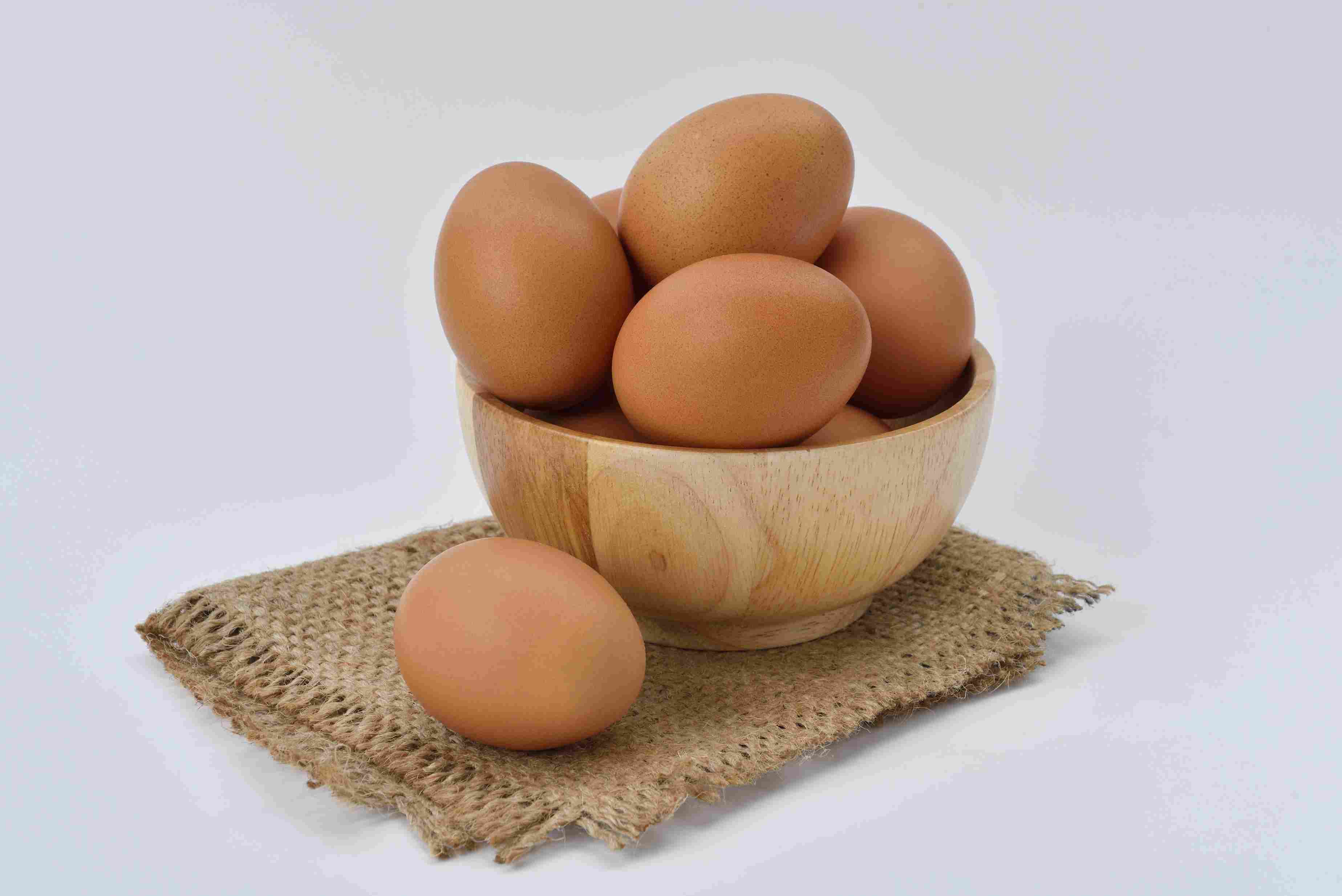 Telur. Bahan alami penyembuh luka. Cara luka cepat kering. Obat alami untuk luka.