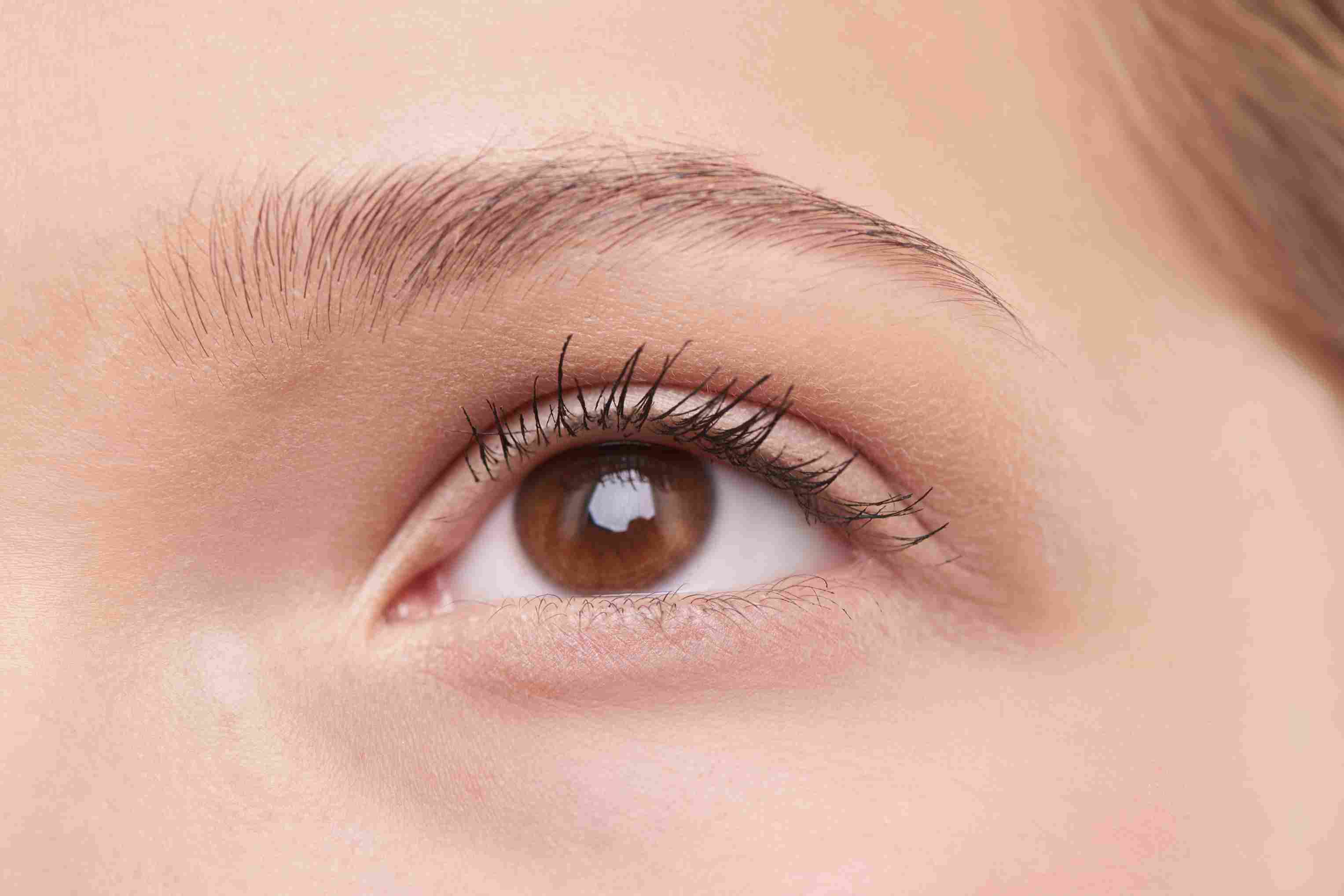 Eye liner. Mascara. Eye shadow. Tips make up. Tips make up ke kantor. Make up fresh dan nyaman.