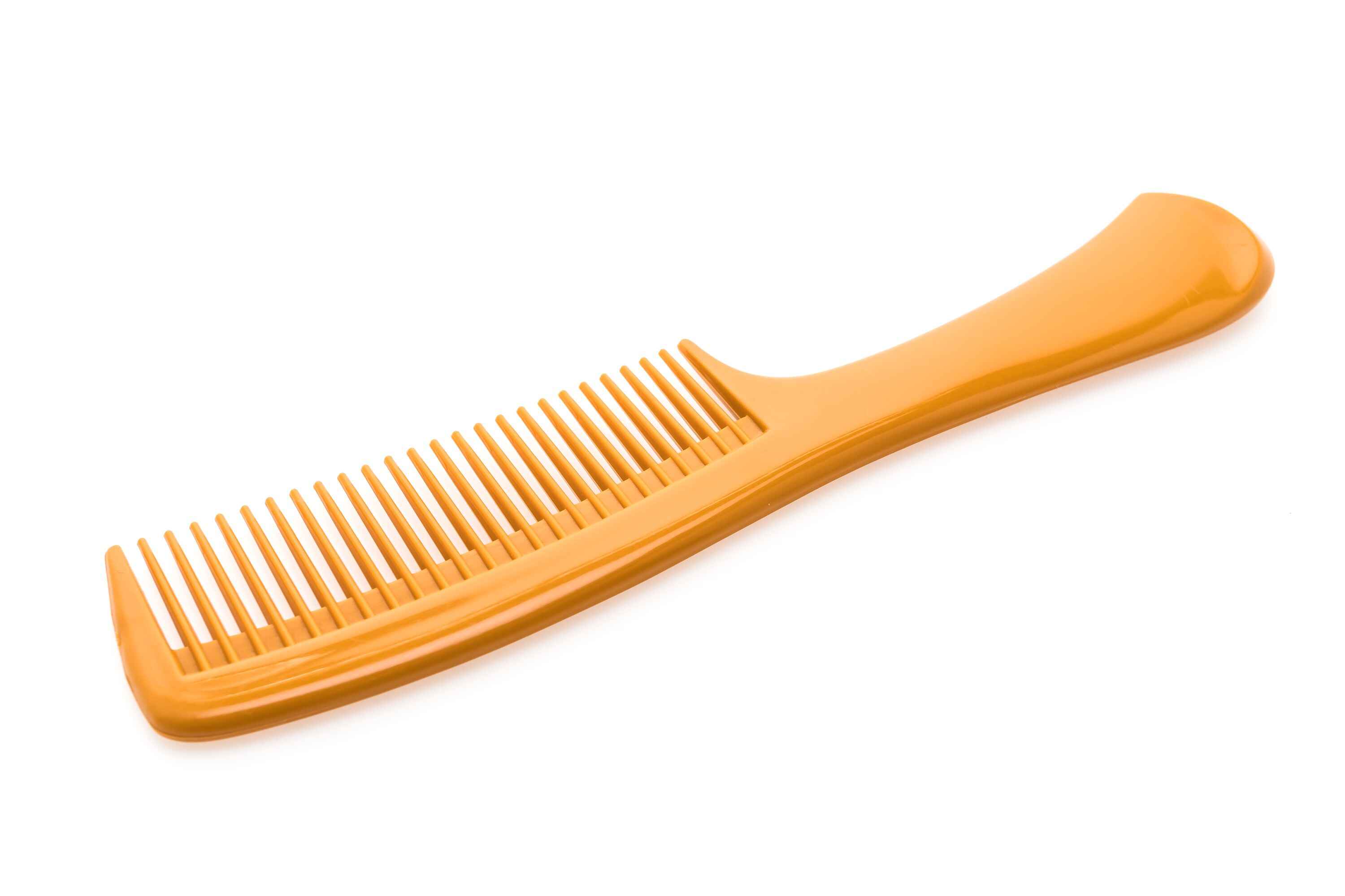 Sisir bergigi jarang untuk rambut keriting