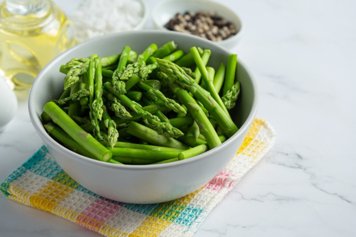 Asparagus memiliki tekstur yang renyah dan rasa yang manis 