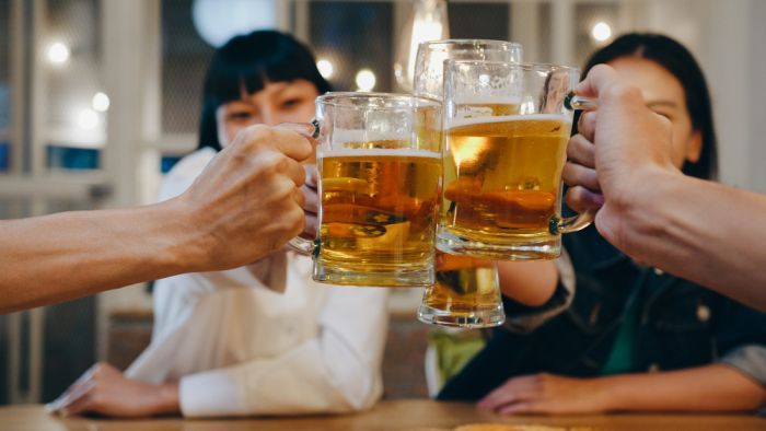 Pembatasan alkohol sangat disarankan bagi kamu yang ingin memiliki perut rata