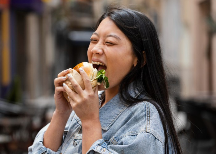 Makan tinggi kalori efektif  menggemukan badan