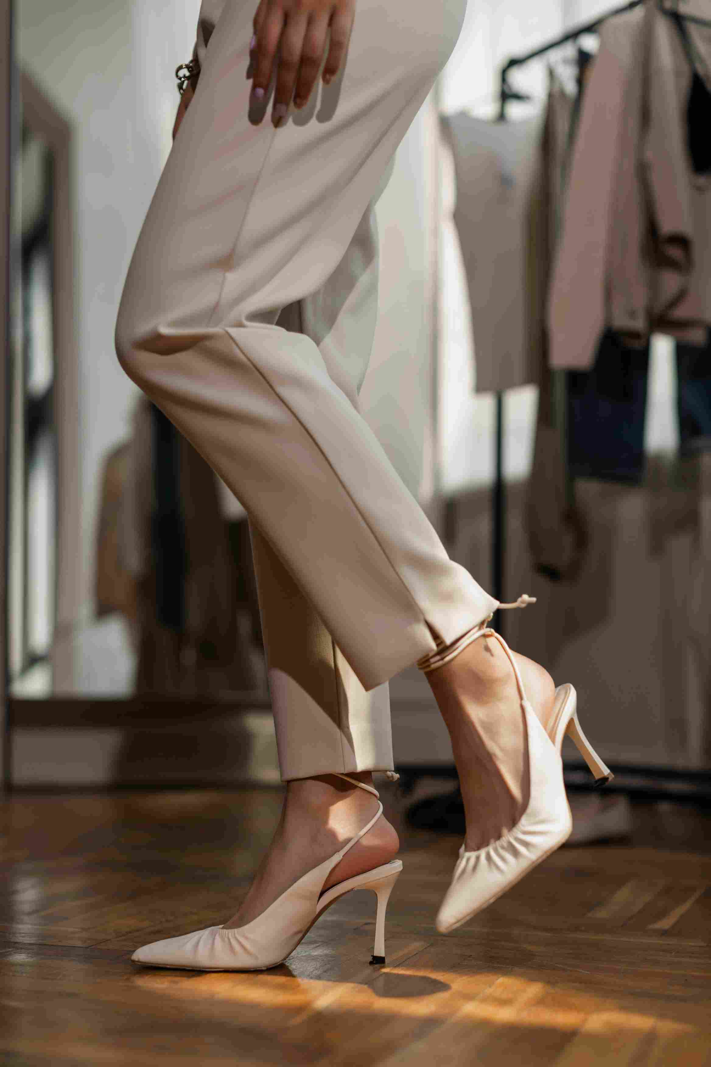 Heels. Tips berpakaian agar terlihat tinggi. Cara berpakaian. Ilusi tubuh tinggi.
