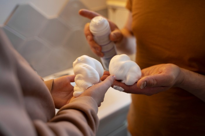 gel dan krim pencukur untuk mencukur bulu ketiak yang benar