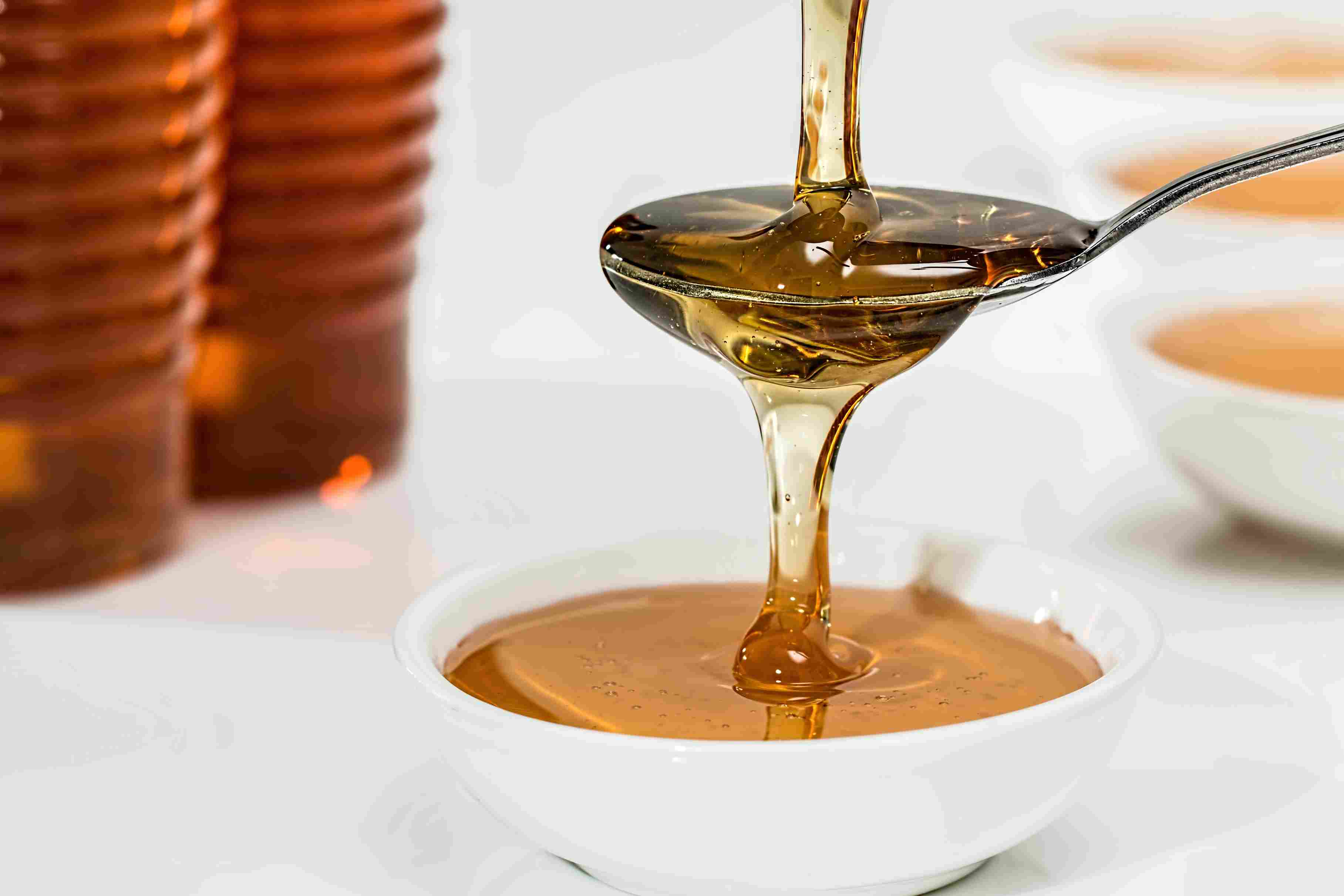 Madu. Bahan alami penyembuh luka. Cara luka cepat kering. Obat alami untuk luka.