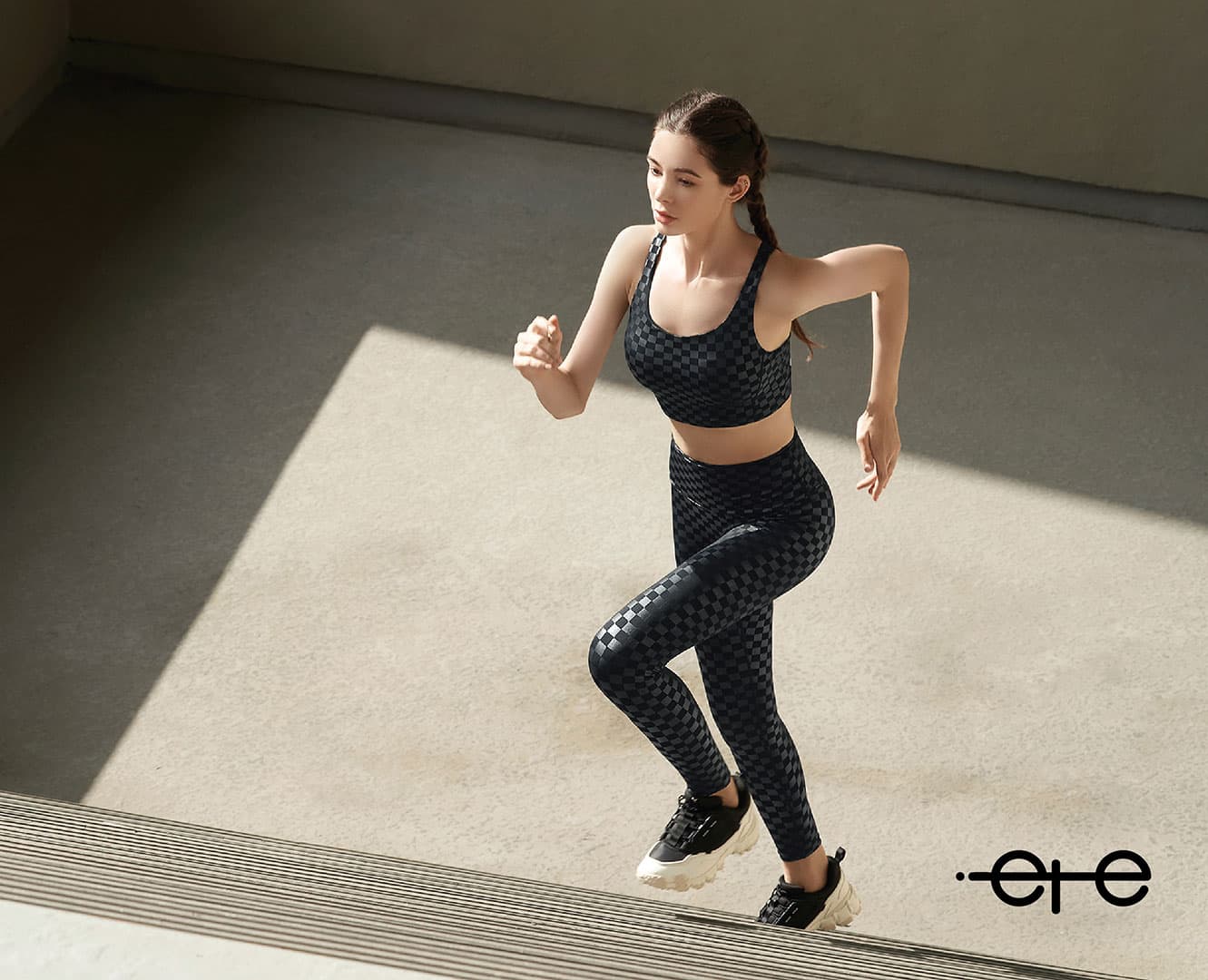 Tetap Fashionable Saat Yoga Bersama IETE Activewear