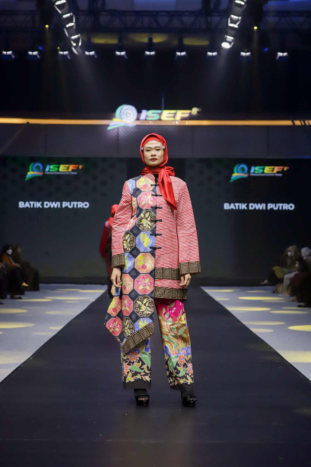 Potret Kemeriahan Acara Peragaan Busana Indonesia Sharia Economic Festival (ISEF) 2021 , Memorable dan Begitu Meninggalkan Kesan Baik!
