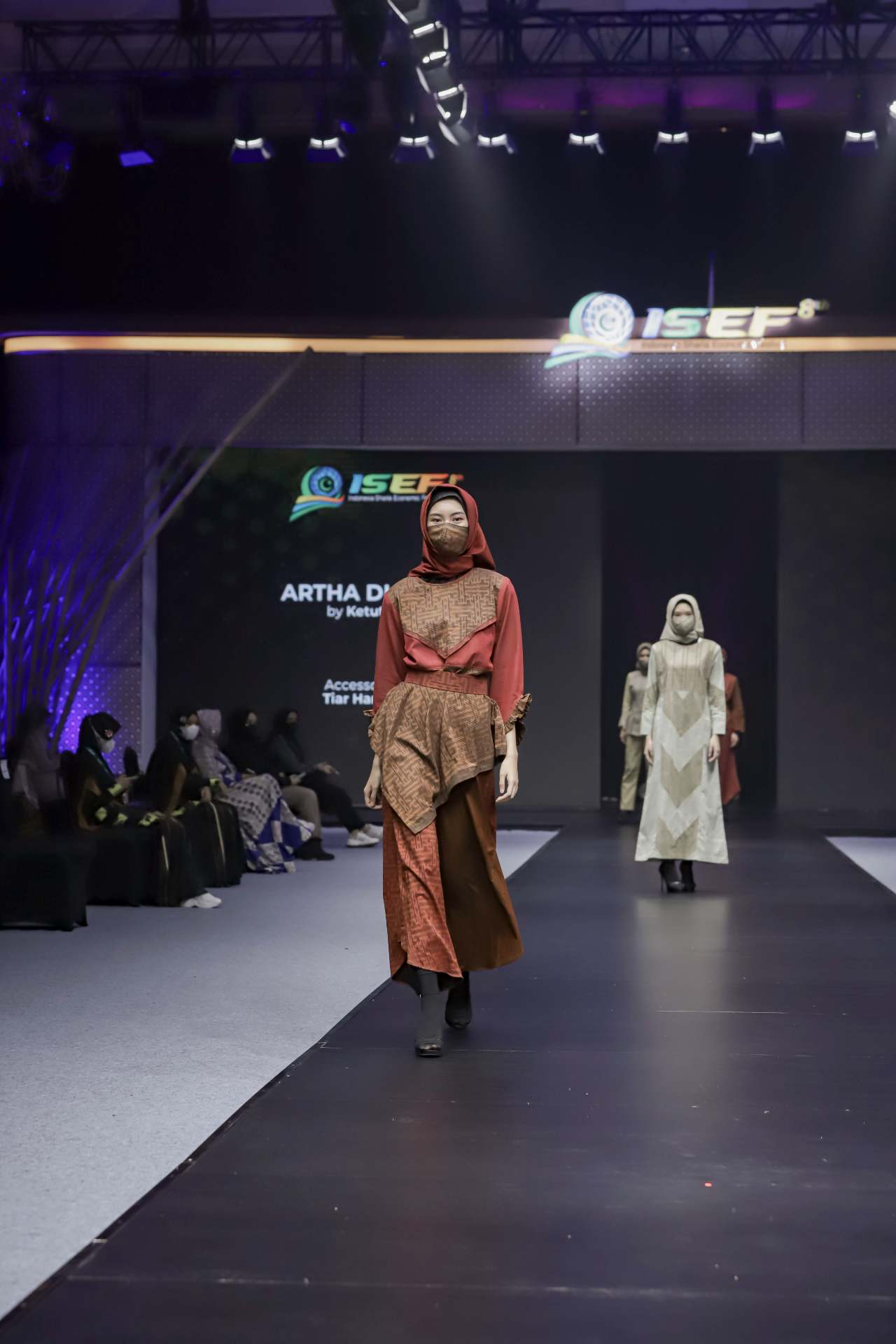 Potret Kemeriahan Acara Peragaan Busana Indonesia Sharia Economic Festival (ISEF) 2021 , Memorable dan Begitu Meninggalkan Kesan Baik!