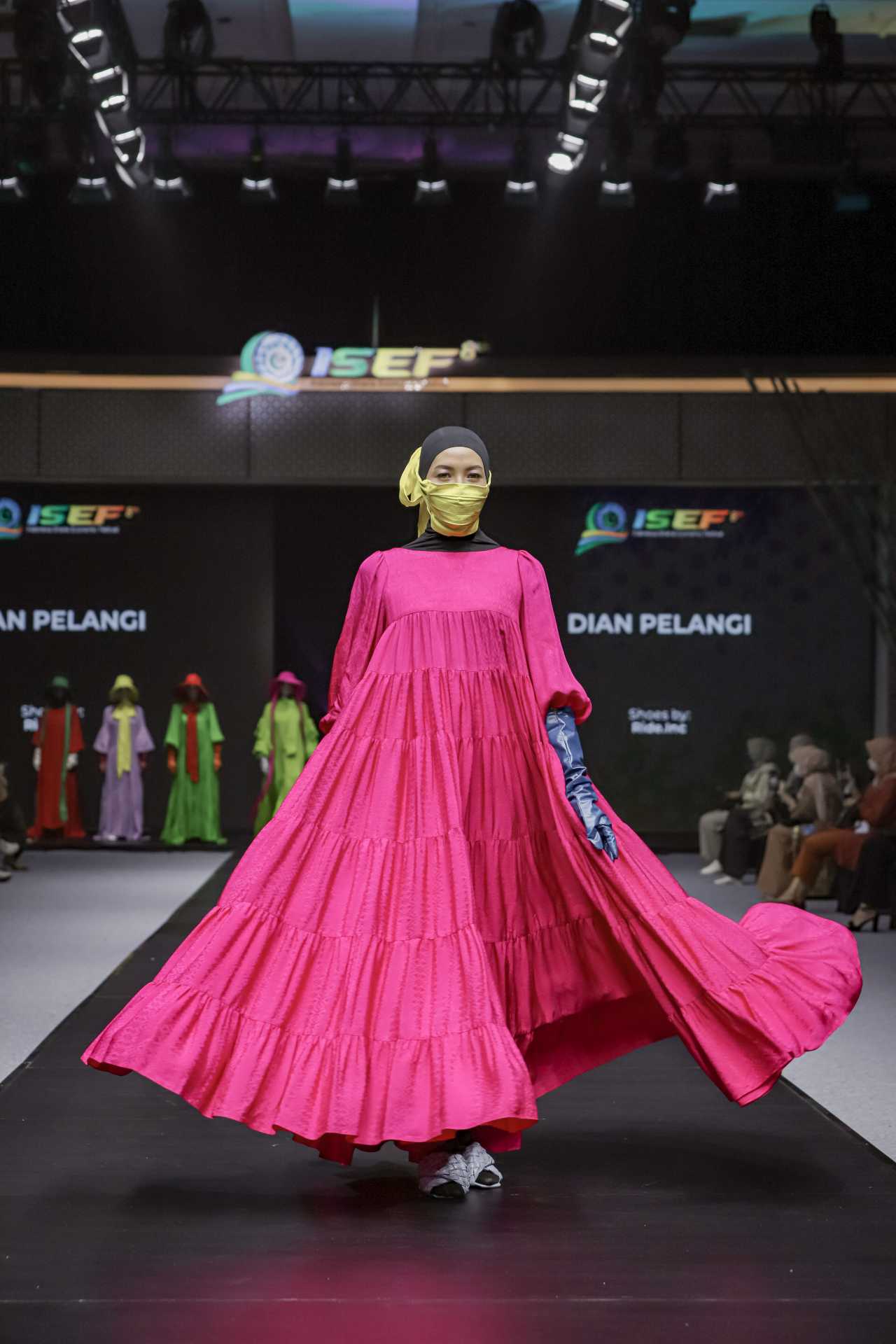 Potret Kemeriahan Acara Peragaan Busana Indonesia Sharia Economic Festival (ISEF) 2021 , Memorable dan Begitu Meninggalkan Kesan Baik!