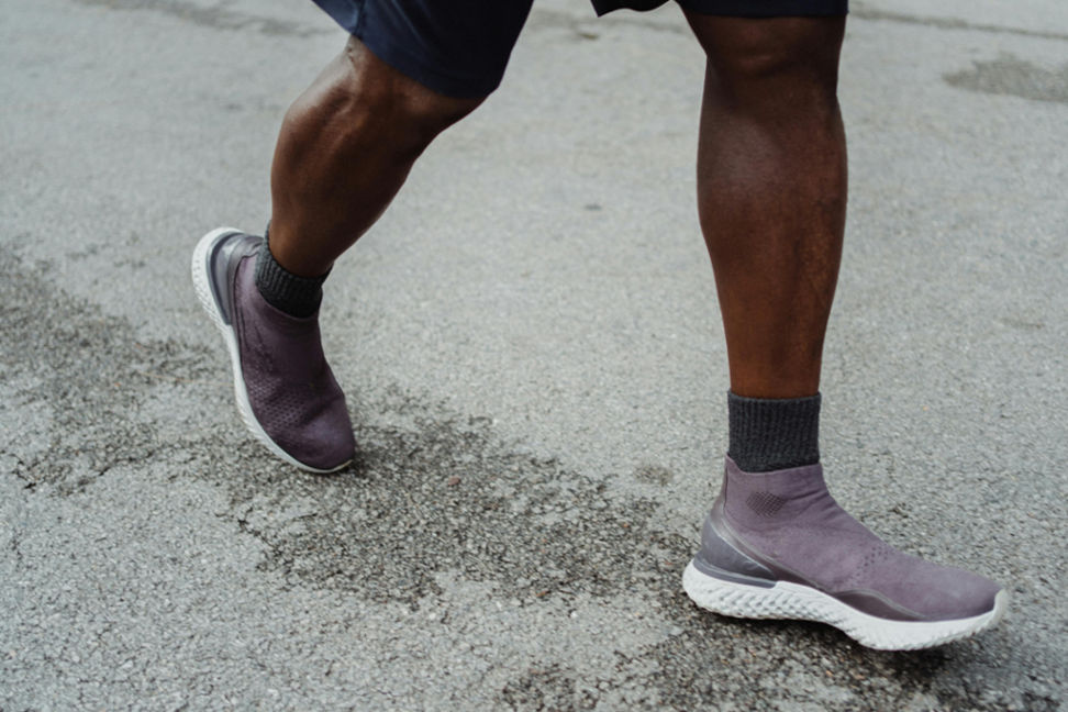Tips memilih sepatu lari