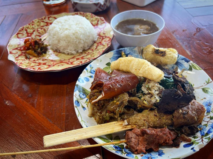 Babi guling, khas Bali