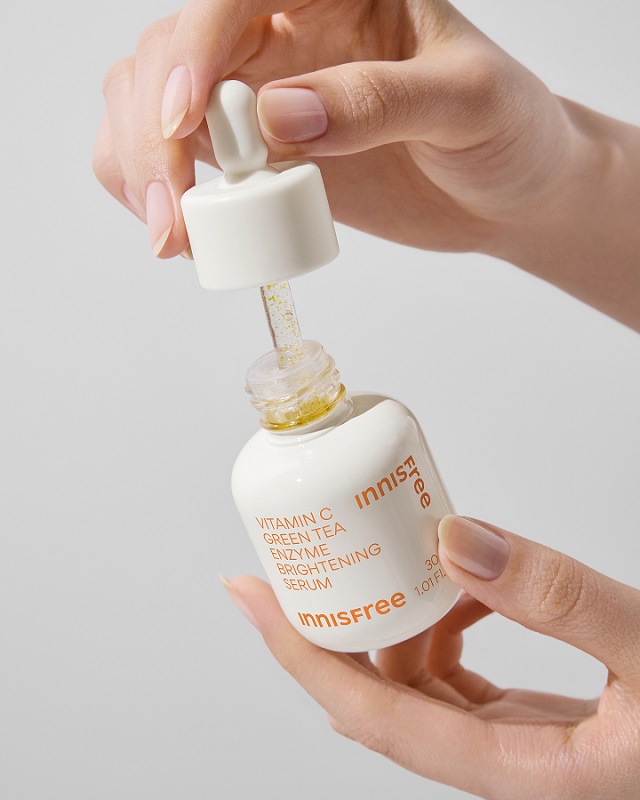 INNISFREE Vitamin C Green Tea Enzyme Brightening Serum