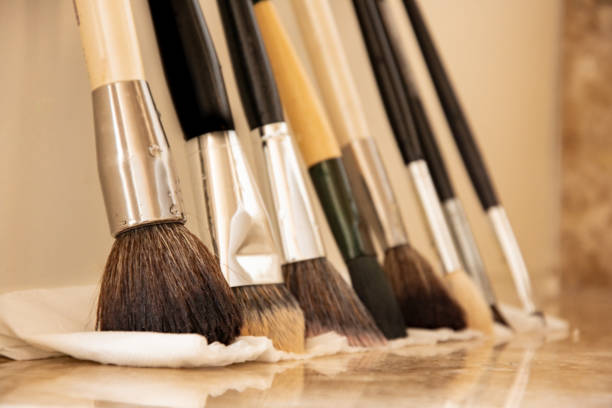 cara membersihkan kuas makeup