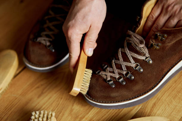 Cara Membersihkan Sepatu Suede