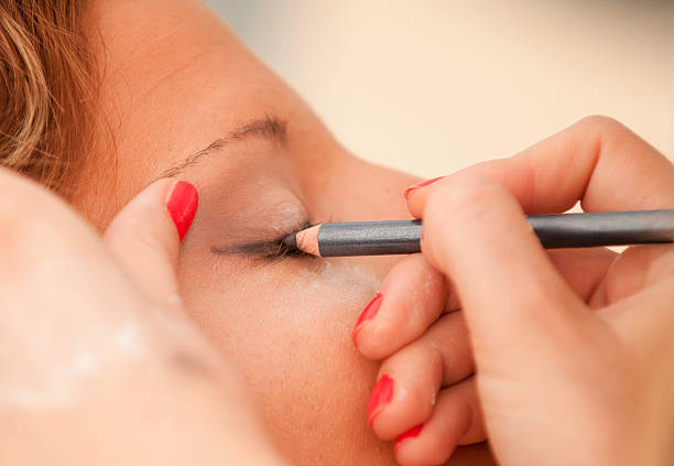 Cara Memakai Eyeliner Pensil Agar Tidak Luntur