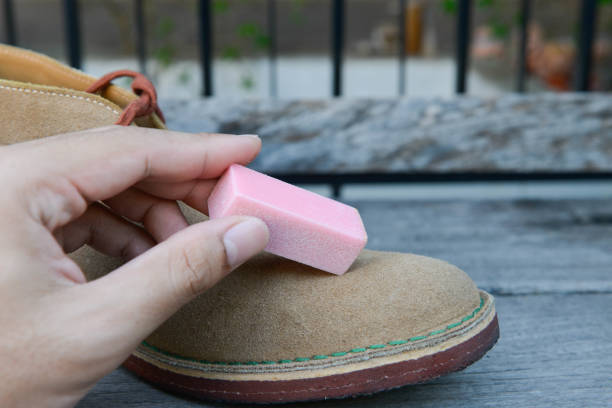 Cara Membersihkan Sepatu Suede