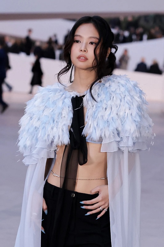 Gaya Modis Serba Chanel Jennie di Comeback Terbaru