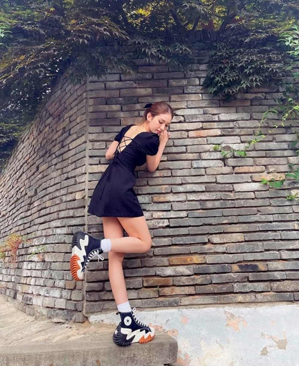 ide busana hitam dari selebriti korea