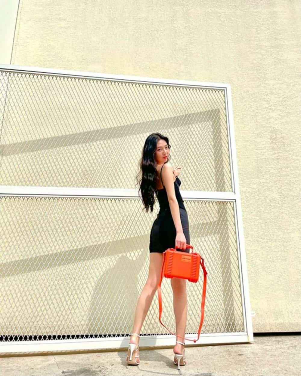 ide busana hitam dari selebriti korea