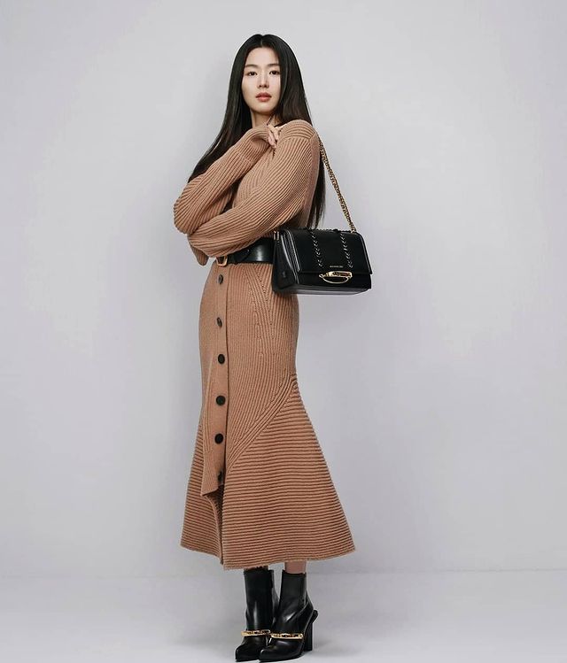 Jun Ji Hyun. Aktris korea termahal. Aktis korea. Pemain drama korea. Drama korea.