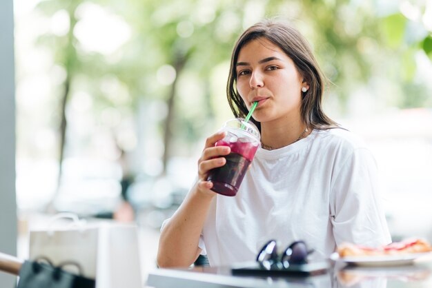 Jus dengan Fungsi Anti-Aging Untuk Kesehatan Kulit