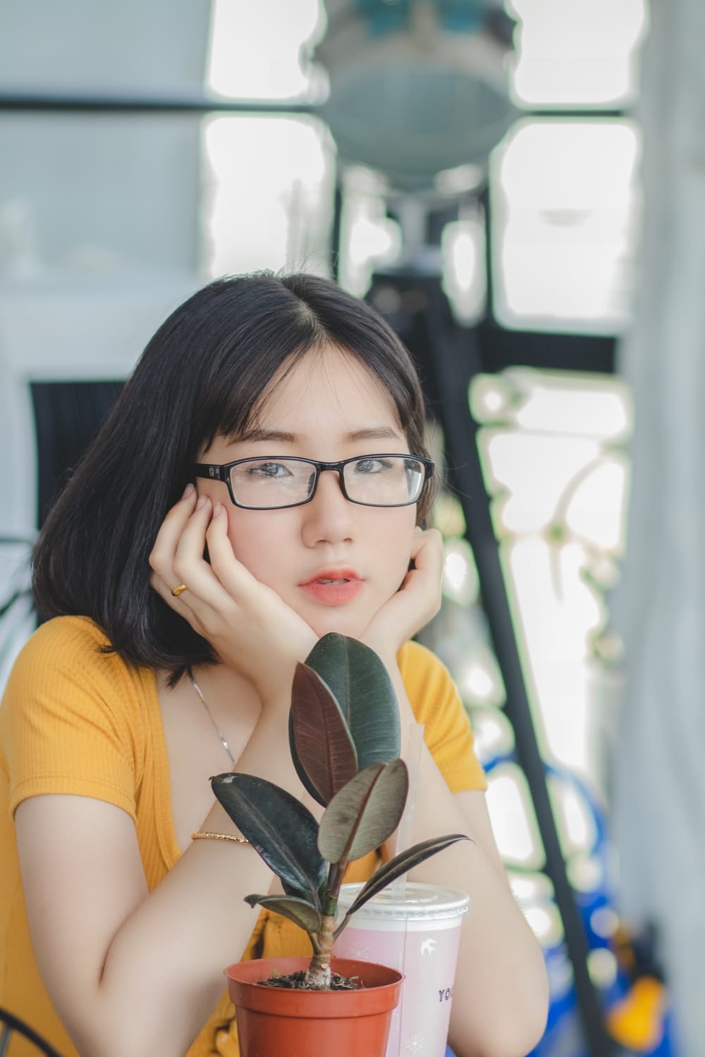 6 Model Kacamata Yang Cocok Dengan Bentuk Wajah