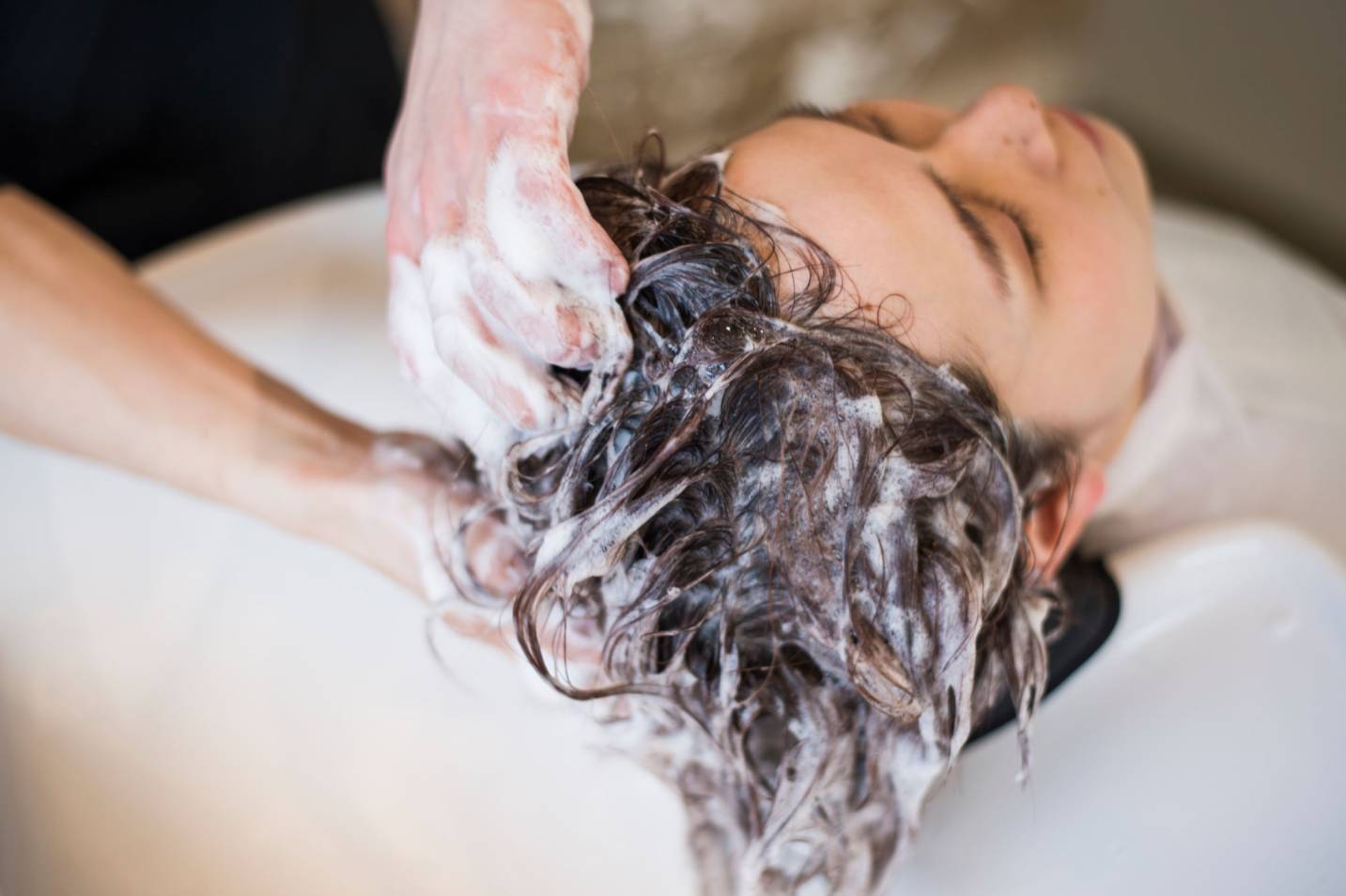 mewarnai rambut tanpa bleaching