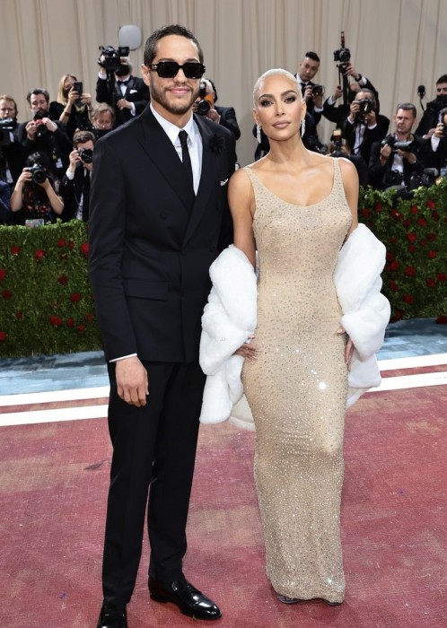 artis wanita Hollywood yang pernah jadi pacar Pete Davidson sebelum emily ratajkowski