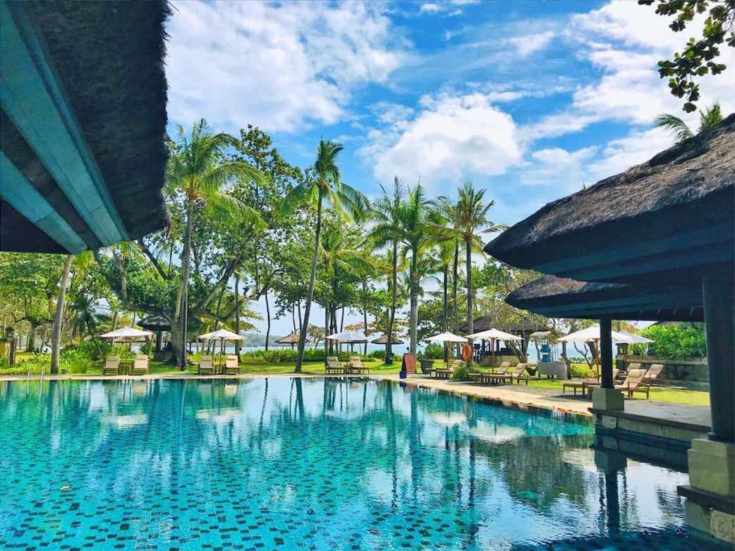 kolam berenang intercontinental bali resort 