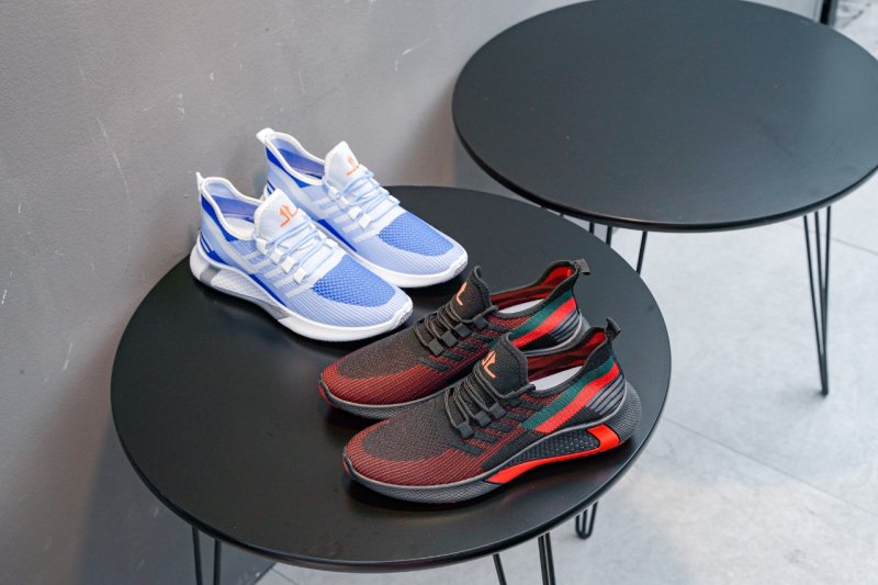 Nyaman Berolahraga, Larocking Hadirkan Sepatu Anti Jebol