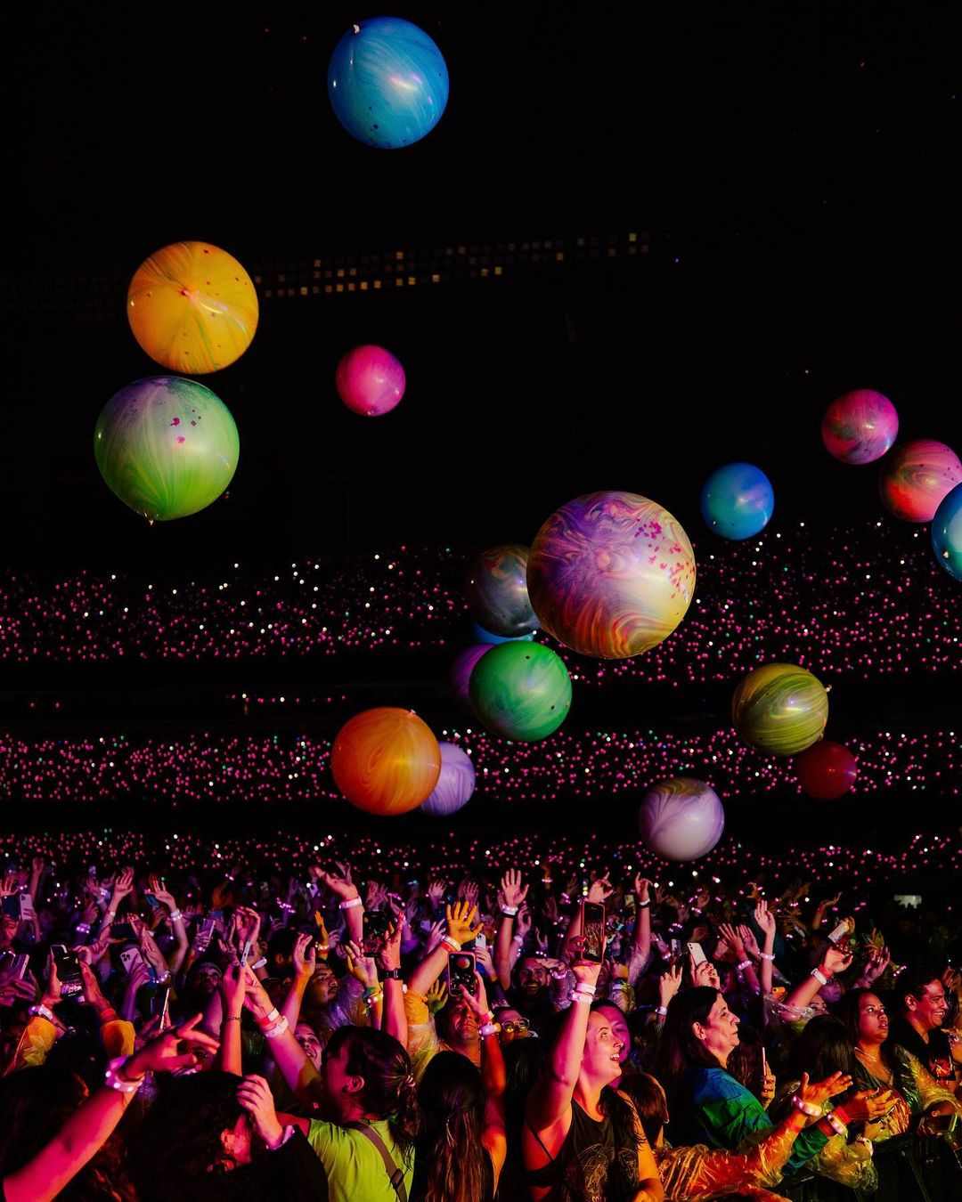 Coldplay. Music of the spheres world tour. Konser coldplay di jakarta. Konser coldplay.