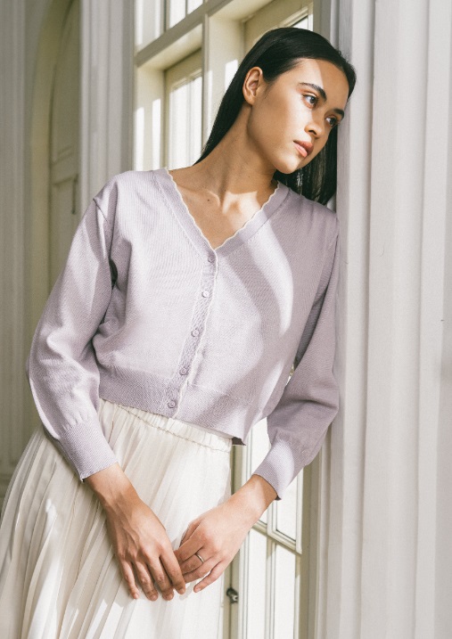Pilihan Outfit Warna Lilac Untuk Tampilan Feminin