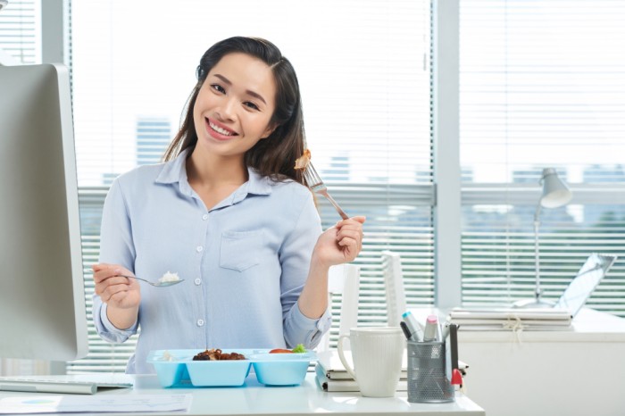 Makan lebih sering dari biasanya dapat bantu menggemukan badan
