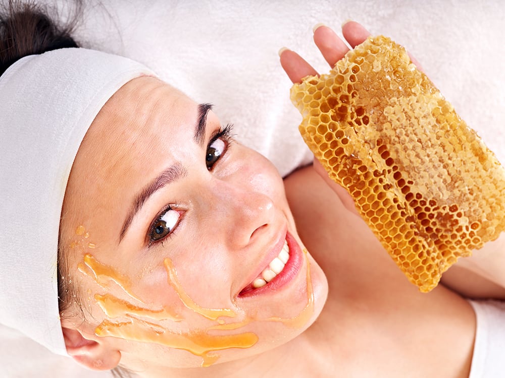Manfaat madu untuk kulit di antaranya untuk melembabkan dan menghidrasi