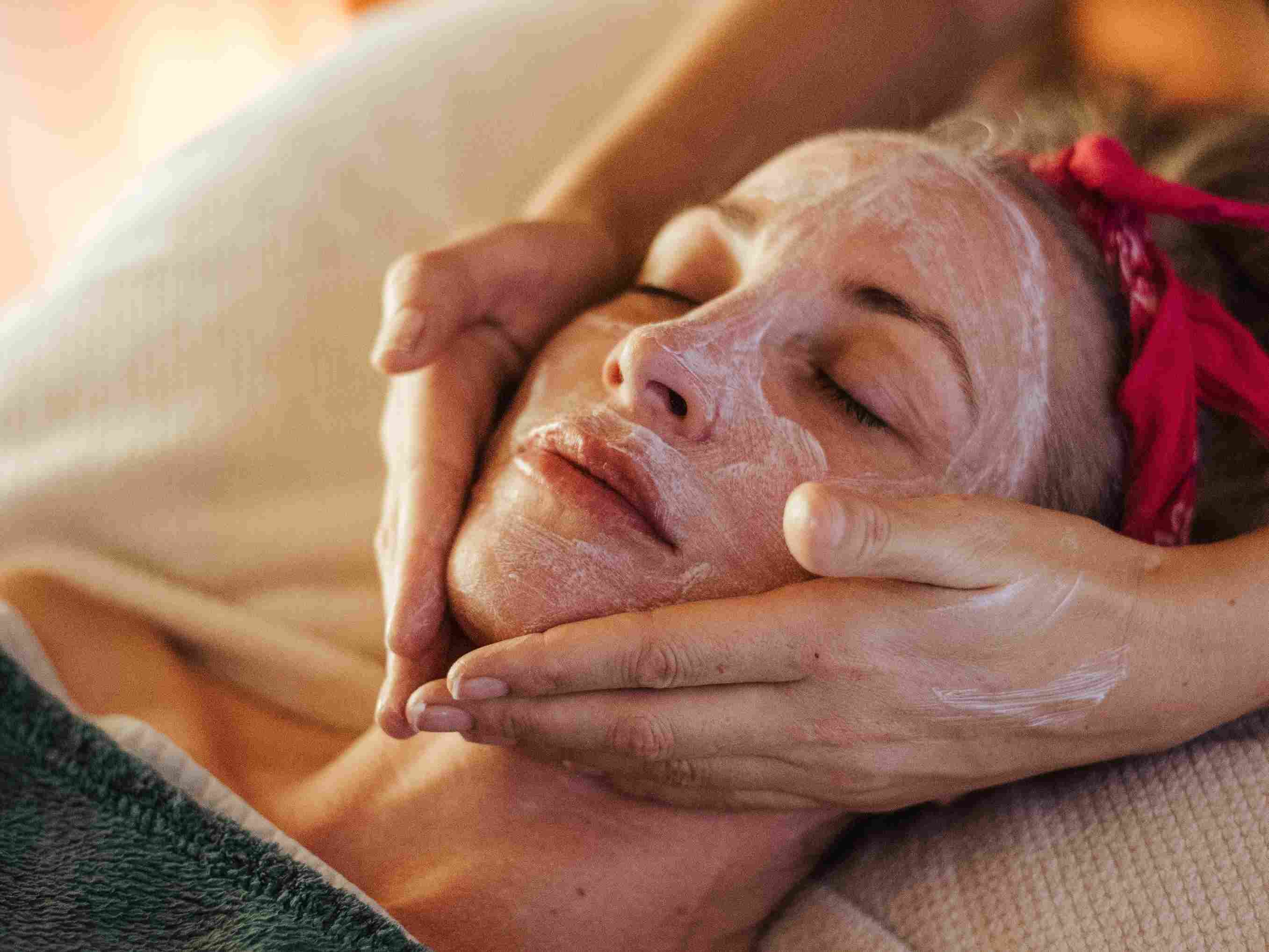 Masker. Masker alami. Masker alami hilangkan belang. Bengkoang.