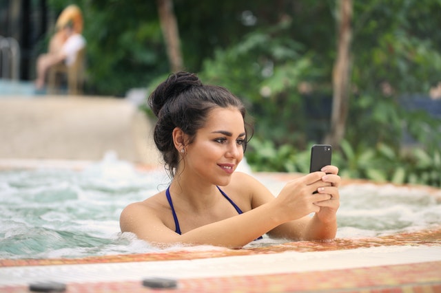 Cara mengembalikan mood wanita lewat chat
