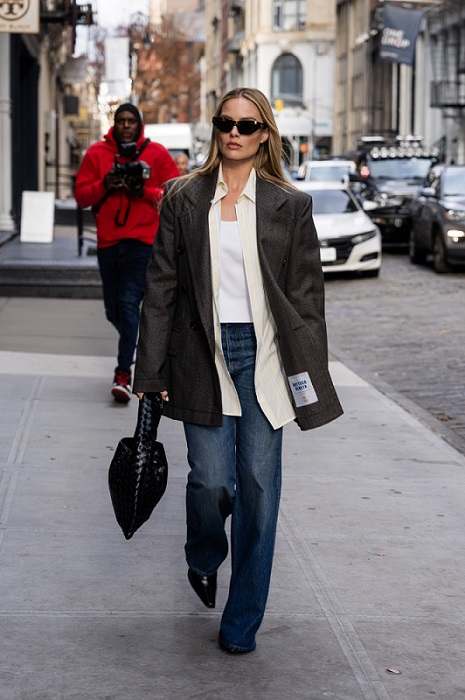 Inspirasi Outfit Oversized Ala Seleb Untuk Gaya Santai