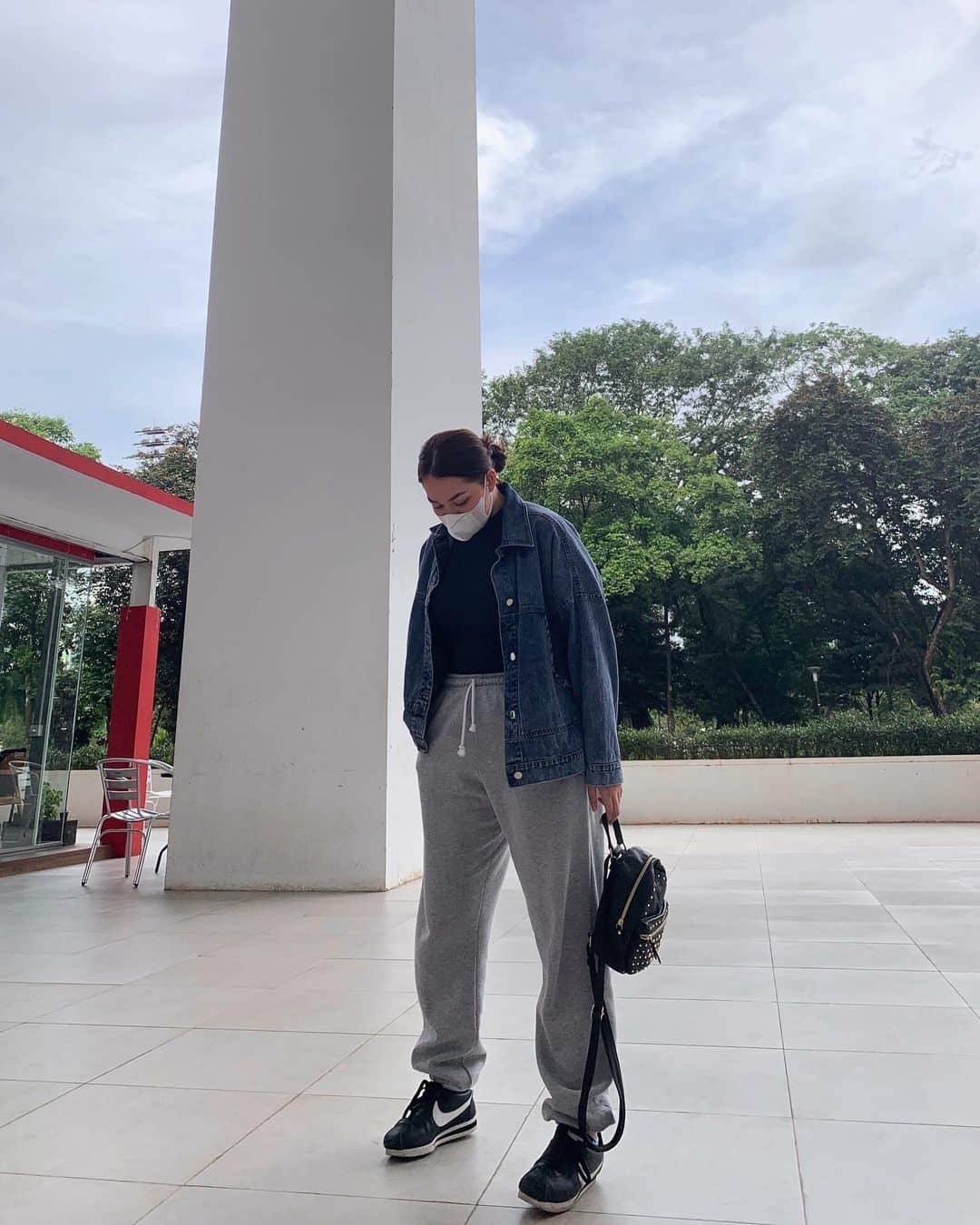 padu padan warna dark grey