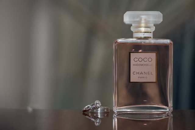 parfum wanita yang wanginya lembut
