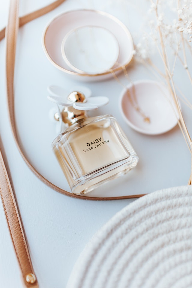 parfum wanita yang wanginya lembut