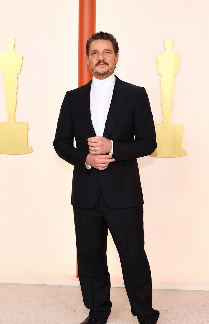 penampilan artis pakai perhiasan bvlgari di oscar 2023