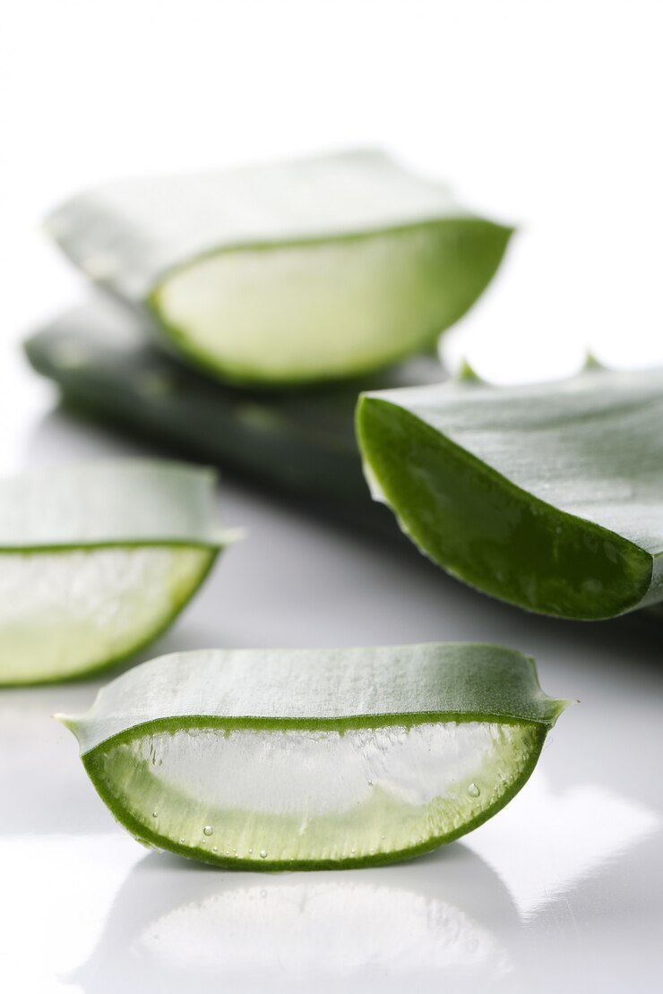 perawatan rambut dengan bahan herbal, lidah buaya, lavender, rosemary, biji fenugreek, daun mimba