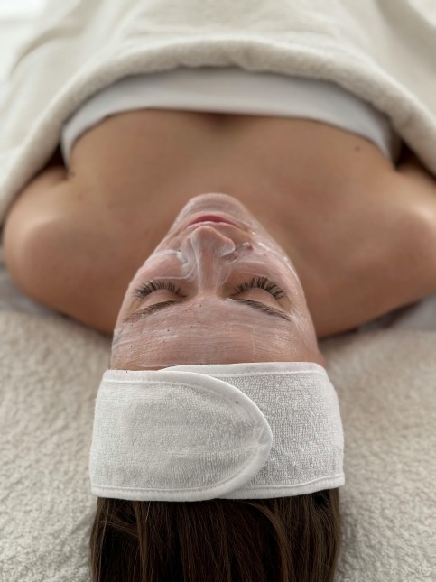 skincare yang harus digunakan di daerah tropis, skincare, skincare untuk cuaca panas, perawatan wajah