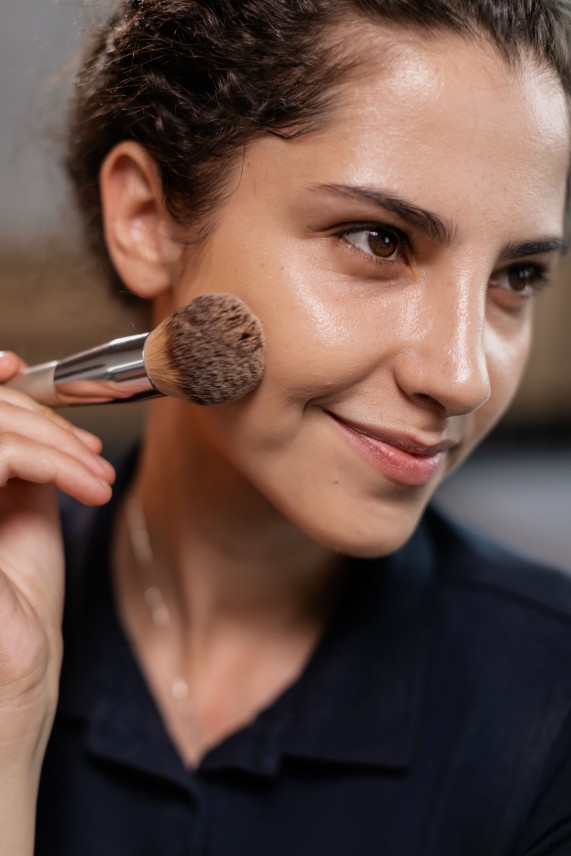 teknik aplikasi blush on untuk berbagai bentuk wajah, teknik aplikasi blush on, blush on, makeup