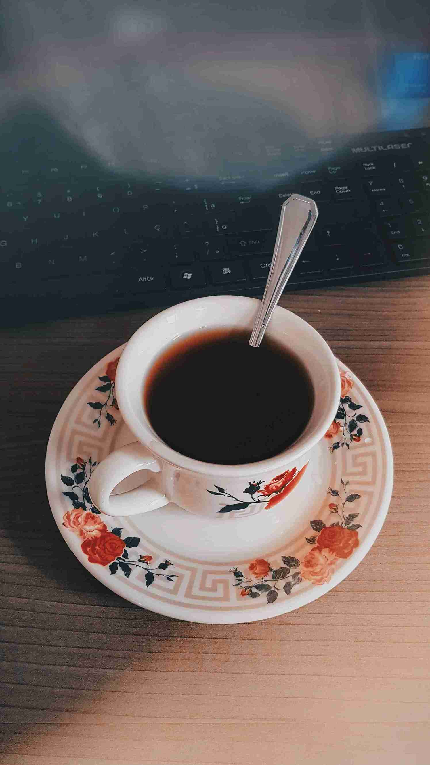 (Teh hitam. Foto: Dok. Almada Studio/Pexels)