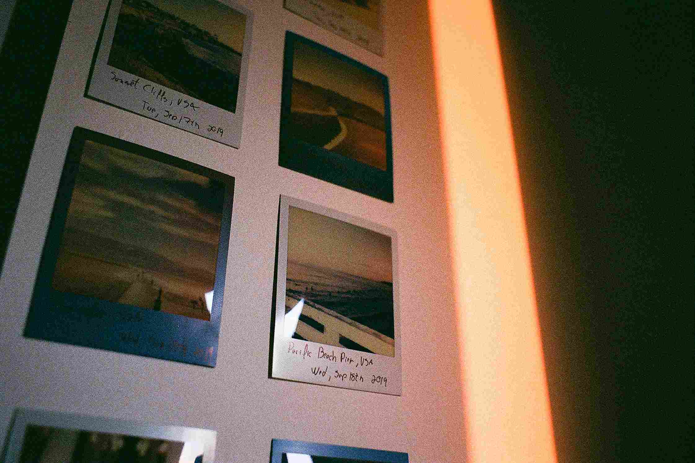 Kolase foto. Polaroid. Dekorasi kamar. Estetik.