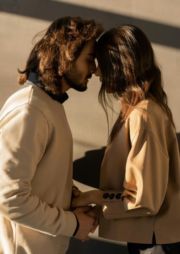 hubungan beda usia, menikah,  pernikahan, pernikahan beda usia, perjodohan, romantis
