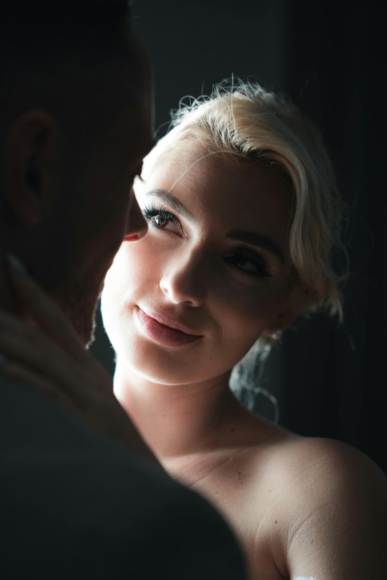 tanda jatuh cinta agar dapat memahami perasaan lebih dalam, jatuh cinta, tanda jatuh cinta, tanda suka sama seseorang, falling in love