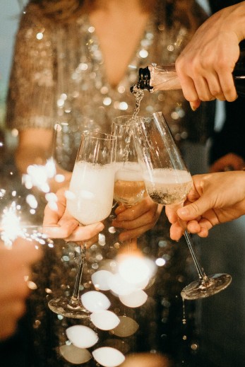 kegiatan yang bisa dilakukan saat tahun baru, kegiatan tahun baru, tahun baru bersama keluarga, tahun baru bersama teman, tahun baru, new year